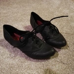 Big Buddha Rylee Oxfords in Black, size 6